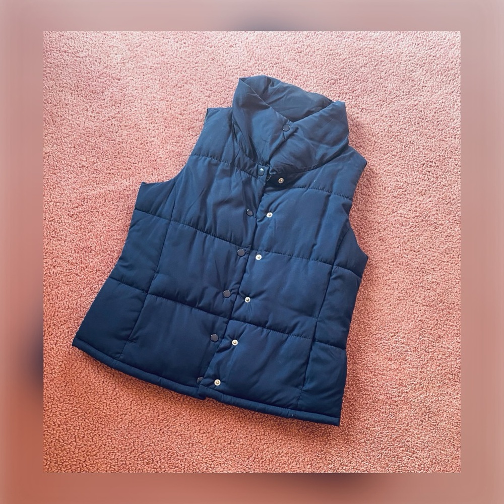 Forever 21 Women’s Sleeveless Puffer Jacket NWT - Picture 1 of 5